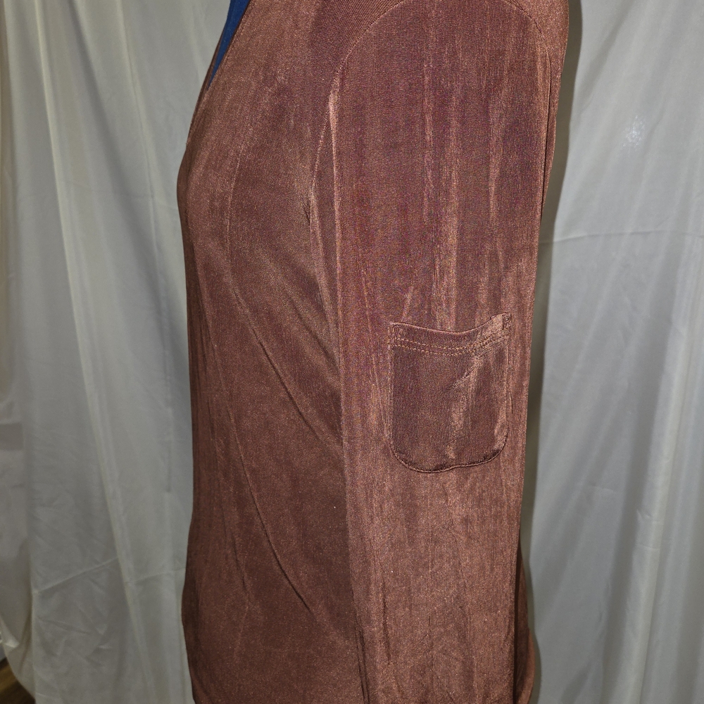 Chico's Rich Brown V-Neck Top With Pocket On Sleeve - Picture 2 of 4